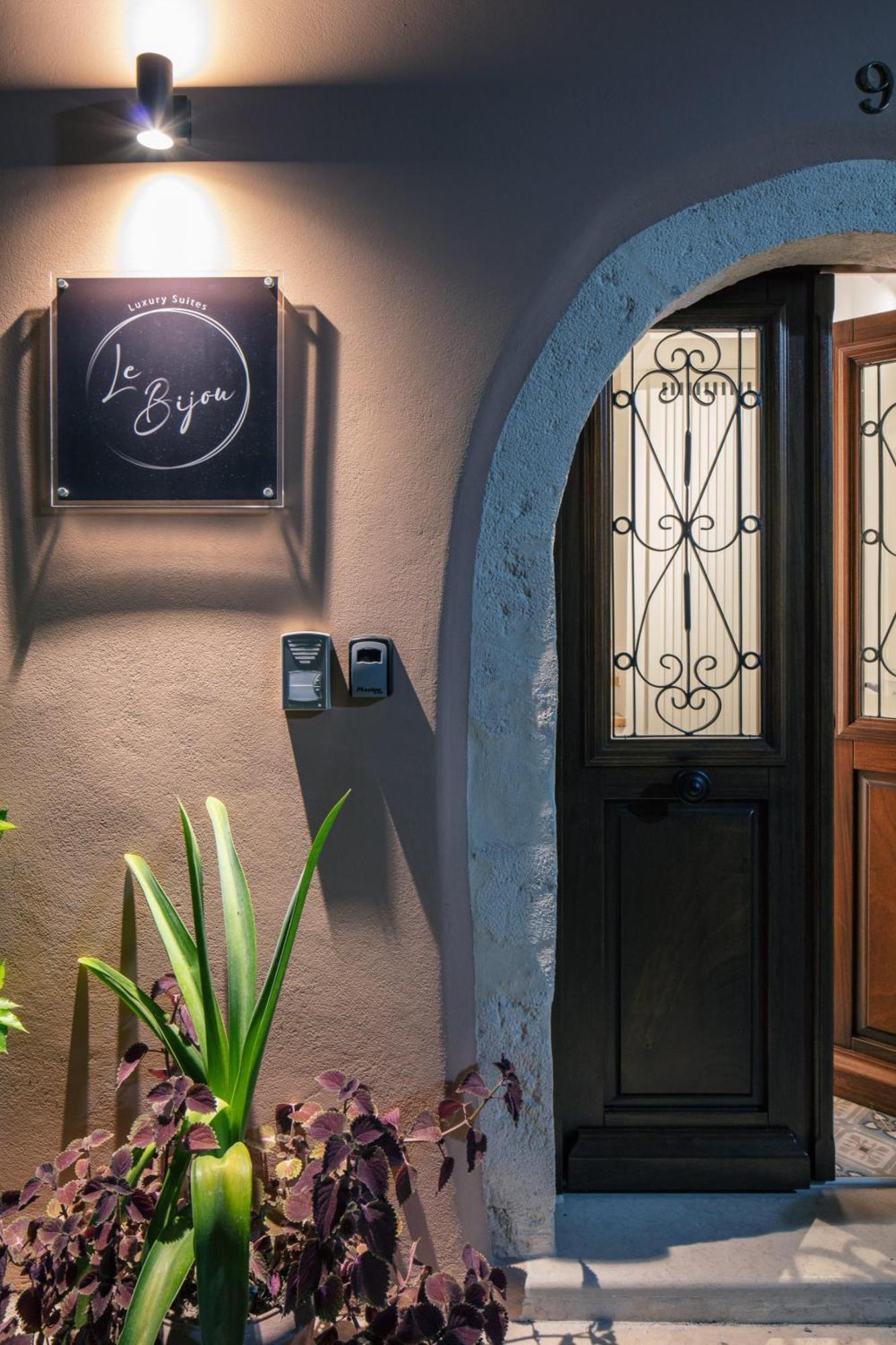 Le Bijou Luxury Suites Rethymno Bagian luar foto