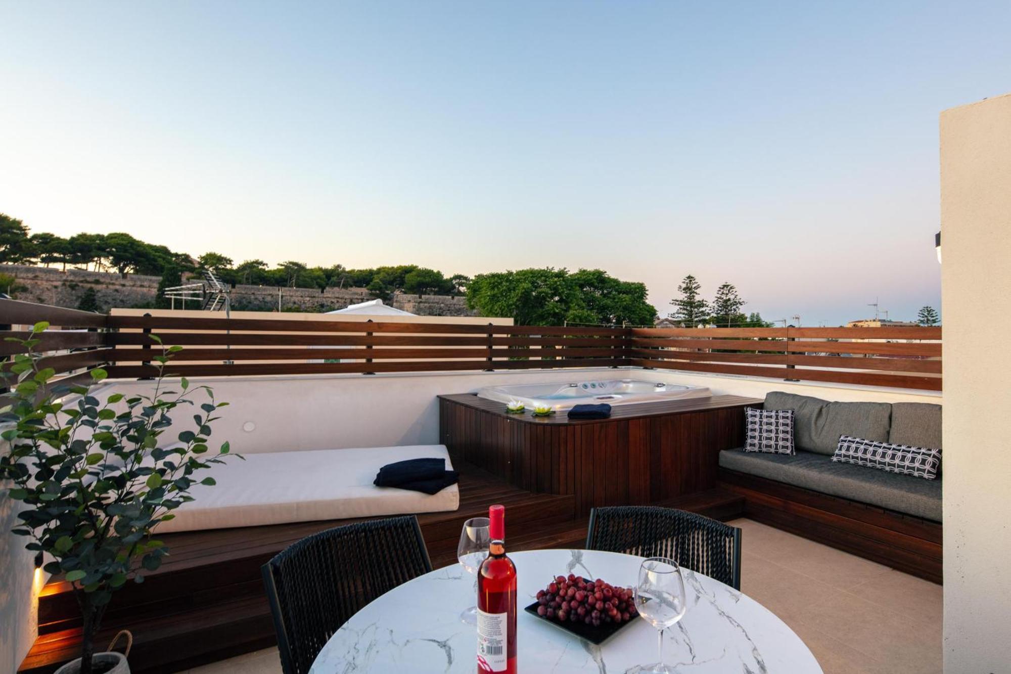 Le Bijou Luxury Suites Rethymno Bagian luar foto